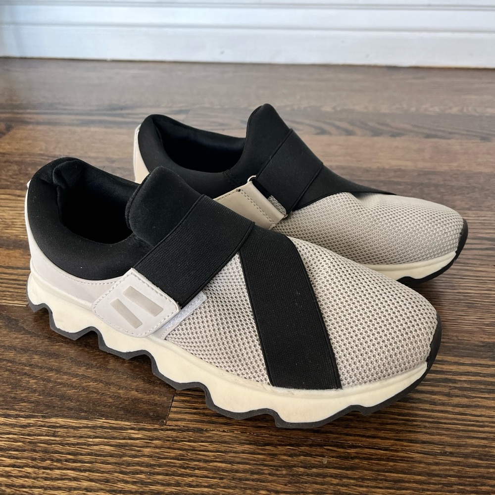 Women slip on sneaker with Velcro closure